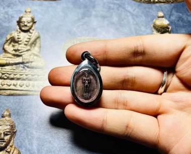 泰国爱凯天童(เด็กหนุ่ม)瓦届地 佛牌 全能成愿，特别在求财运方面。