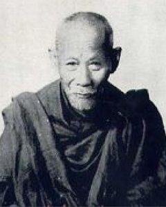 龙婆钟 尊称为“人缘之神”（God of Metta)。