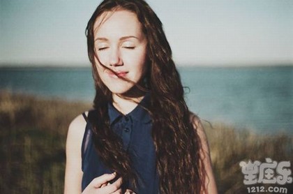 面相怎么看一个人的桃花,女人桃花运是从脸上哪里看出