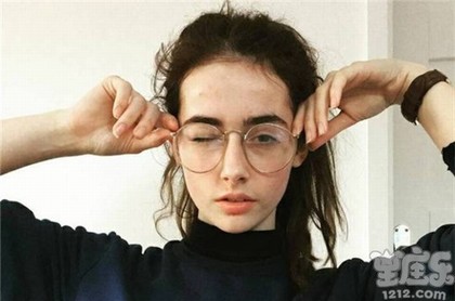 天秤座喜欢双鱼座女生,天秤男对双鱼女上头嘛