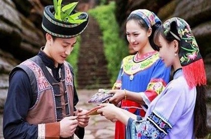 暮恩塔罗2023年10月双鱼感情运势,两人星盘查询分析