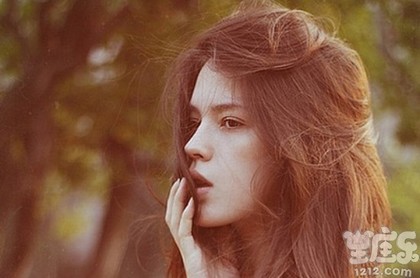 水瓶女的性格脾气是怎样的,水瓶座女生的脾气性格和特点