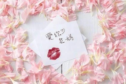桃花运旺的女人八字特征,为什么有些女人的桃花运很旺
