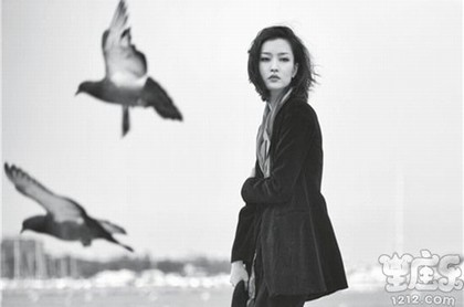 水瓶女会主动道歉吗,水瓶女对喜欢的人回复信息