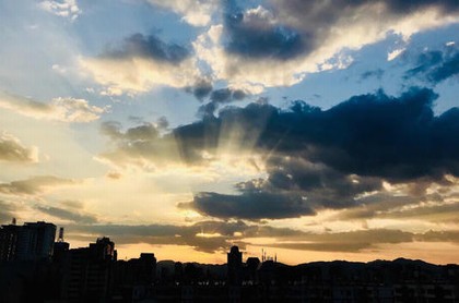 93年辰时属鸡的人命运,辰时出生不需要算命