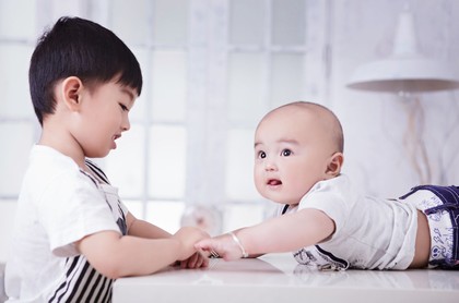 那条线是财运线,财运线有一条长横纹