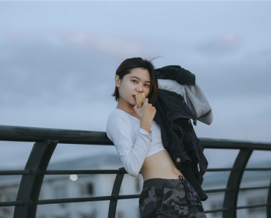 属虎的脖子戴什么招财