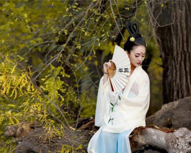属蛇2024年有三喜吗，2024年属蛇人的感情和婚姻运势