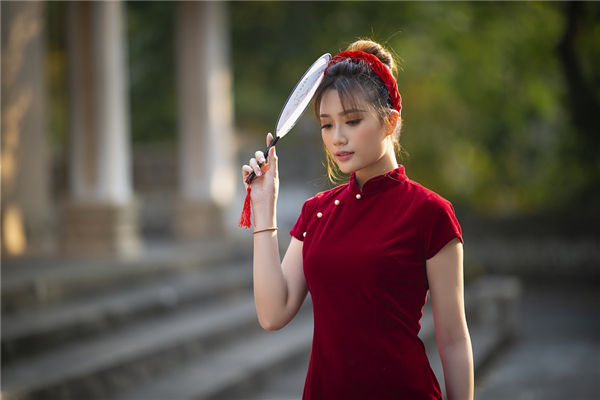 1979年属羊人的命运，属鸡人的本命佛是什么