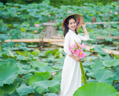73年属牛女戴什么首饰好