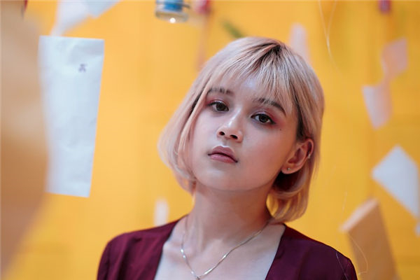 属鸡男放不下的生肖女