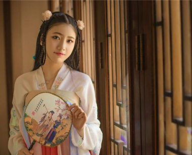 属鸡人一生最旺3个人