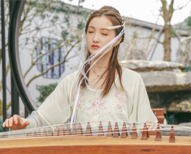 女孩属狗最富贵的出生时辰