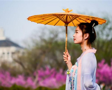 属狗人一生发财的年龄，属狗人一生最大克星
