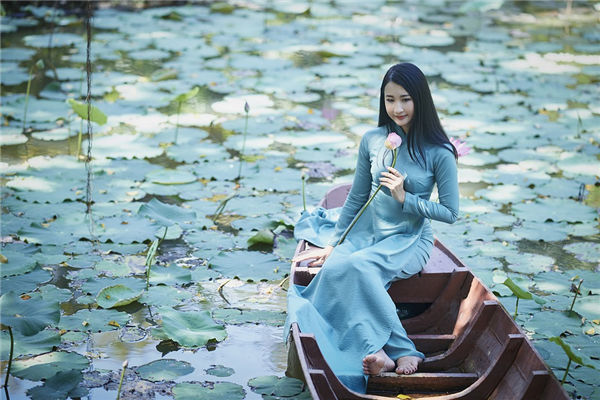 82属狗女2023年的贵人