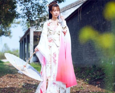 82年属狗女人婚姻命运