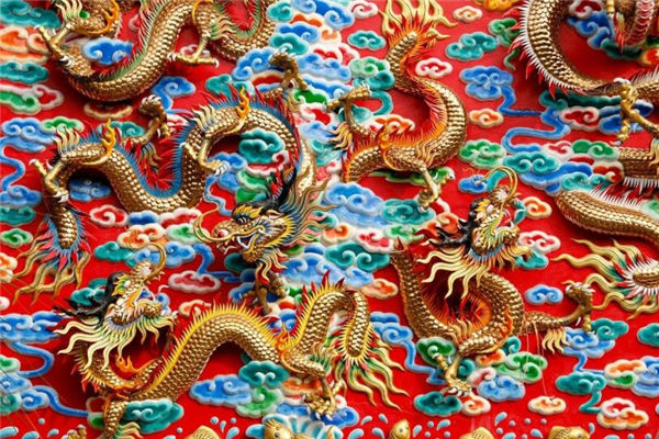 属龙干什么一碰就发财