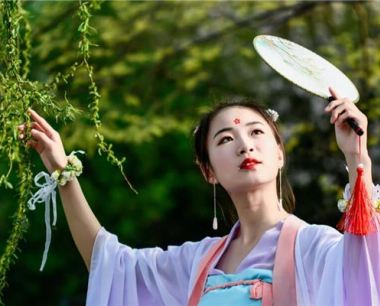 84年的鼠女属桃花运