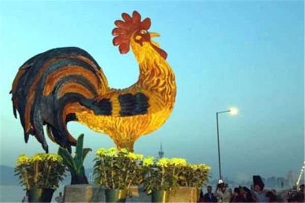 属鸡佩戴什么吊坠饰品好 属鸡2018年带什么吉祥物