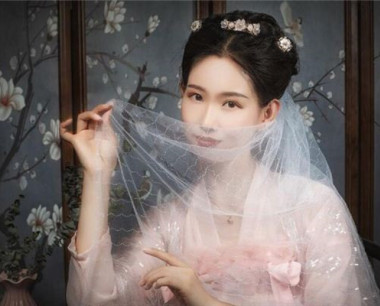 属虎的女性带什么翡翠