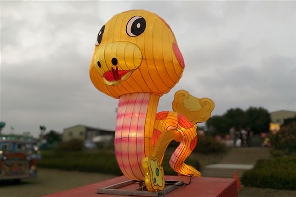 01年属蛇哪个月份出生最好