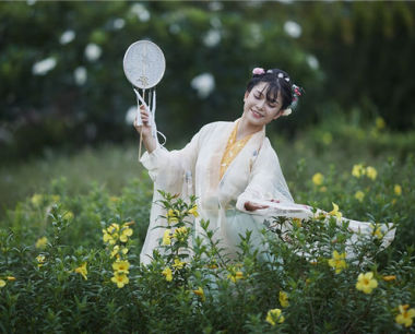 82年属狗女一生的劫难