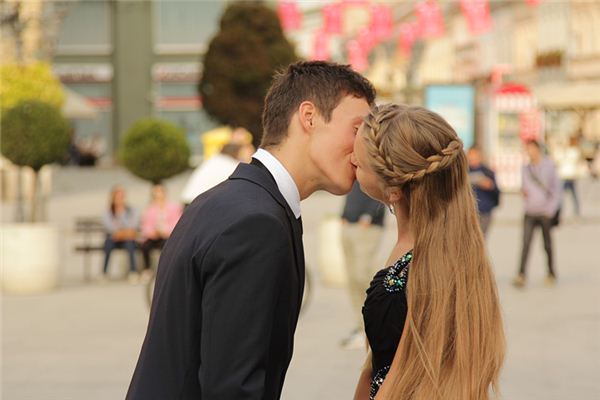 女属猪男属猪合适吗