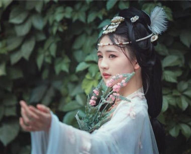 88年属龙女今年运势